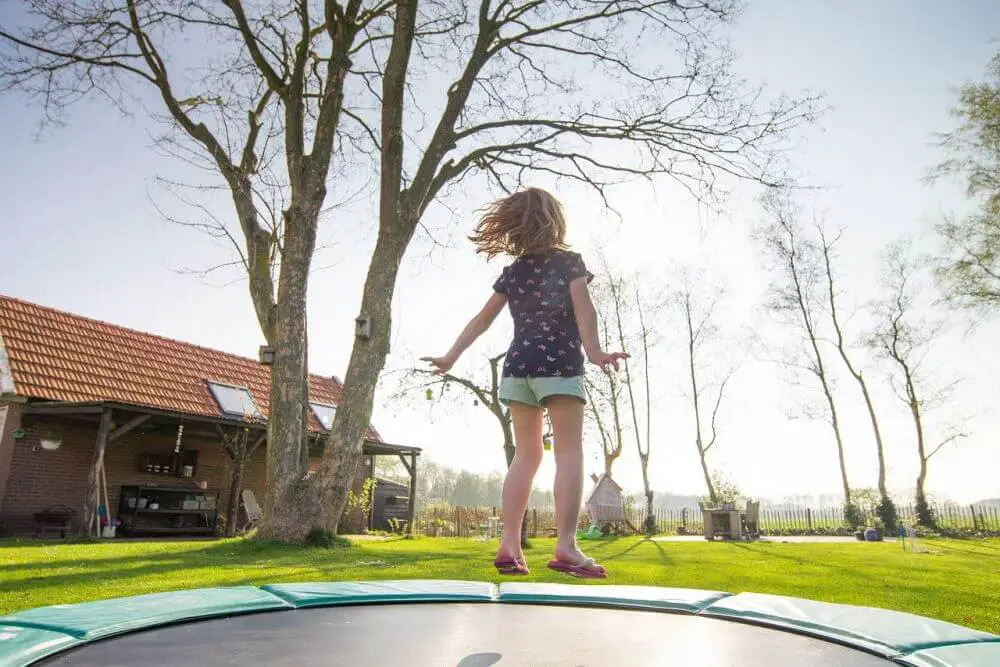 trampolina ogrodowa jaką wybrać