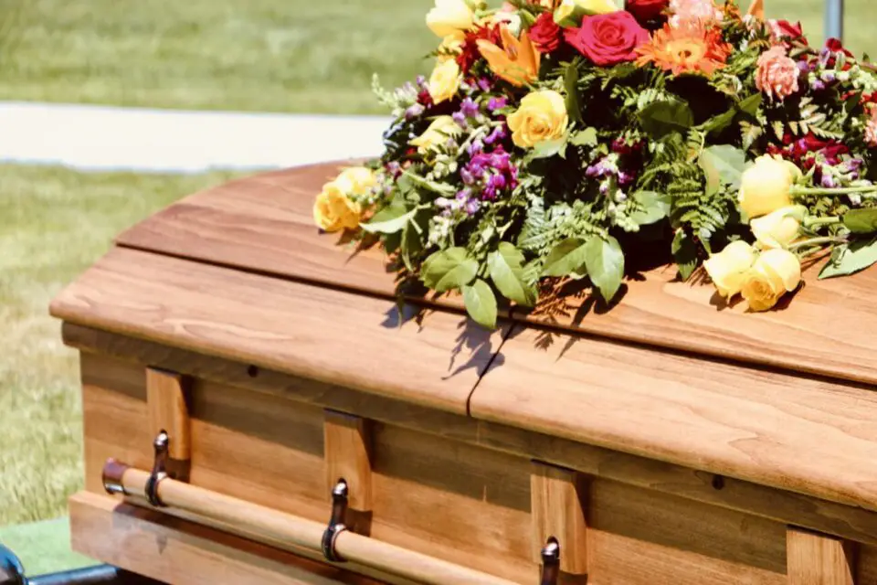 jakie kwiaty na pogrzebie
